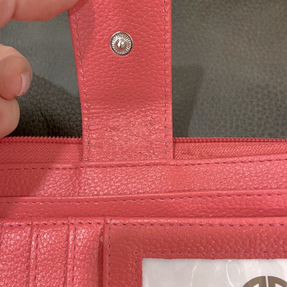 NWT MSRP$65 GIANI BERNINI Softy Core Leather All In One Wallet Coral Pink - Picture 5 of 5